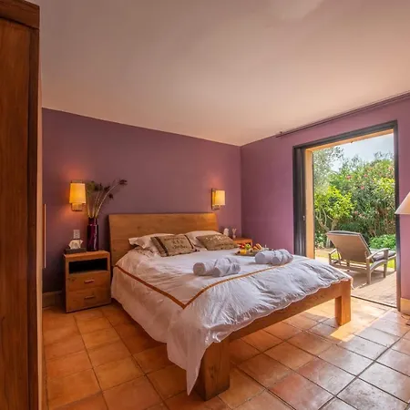 Amazing 10 Guests With Poll, Saint-tropez